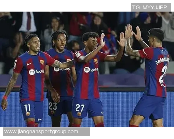 拉菲尼亚缺席对阵赫罗纳比赛训练场离开引发关注 拉菲尼亚缺席对阵赫罗纳比赛训练场离开引发关注