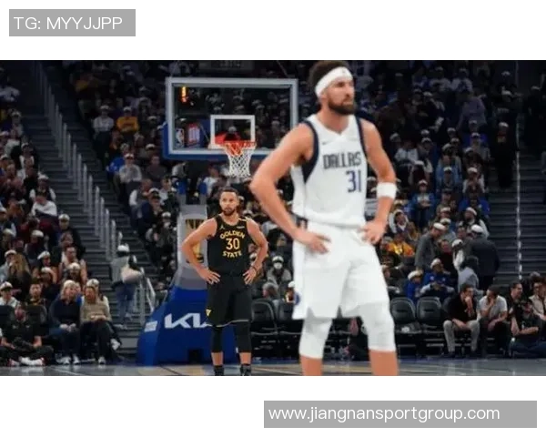 克莱兴奋拿到比赛用球期待三分球里程碑的到来