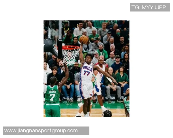 埃奇库姆半场表现不佳10投仅3中三分球命中率低迷仅得7分2篮板