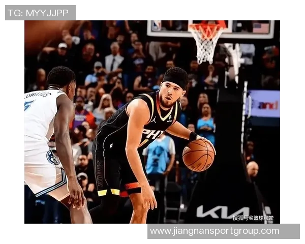 布克半场表现平平仅得8分2板5助球队状态堪忧需加强进攻效率