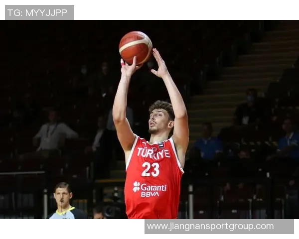 乌度卡分析球队表现指出攻防失衡对手包夹申京和KD战术执行不力