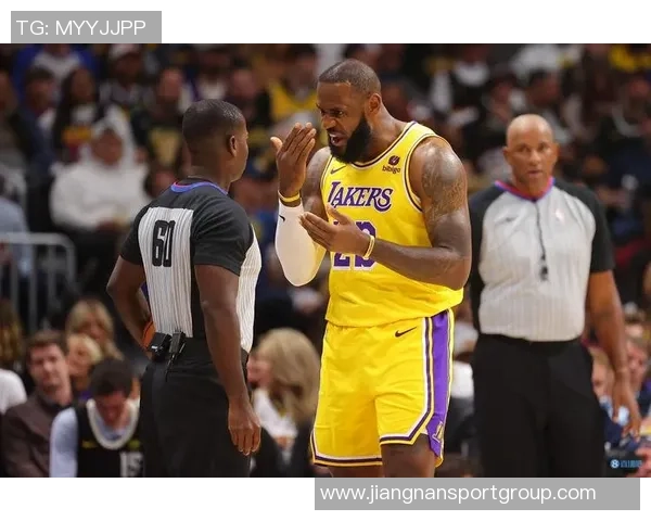 苏群点评卢指导末节不使用四名首发策略避免针对登哥的争议